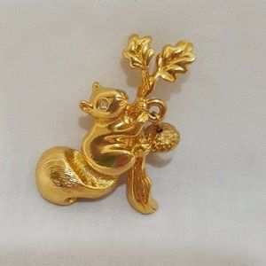 Vintage Squirrel Acorn Lepel Pin Brooch Avon 1.5"